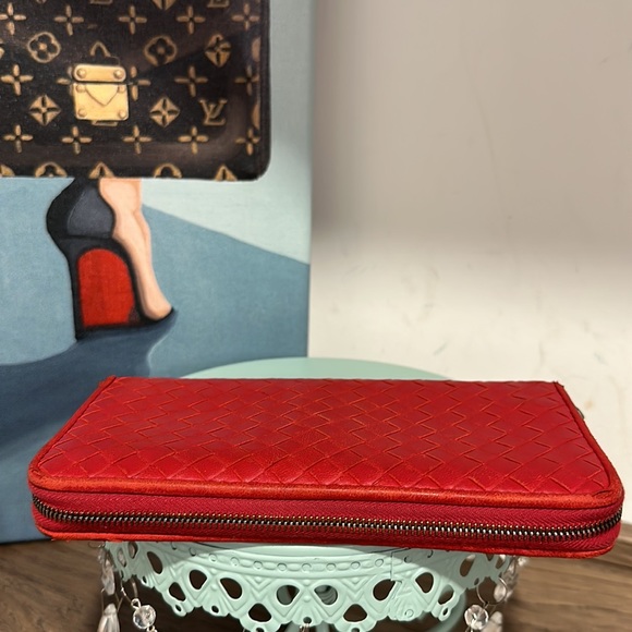 ❤️Wallet by Bottega Intrecciato ❤️ - Picture 6 of 16